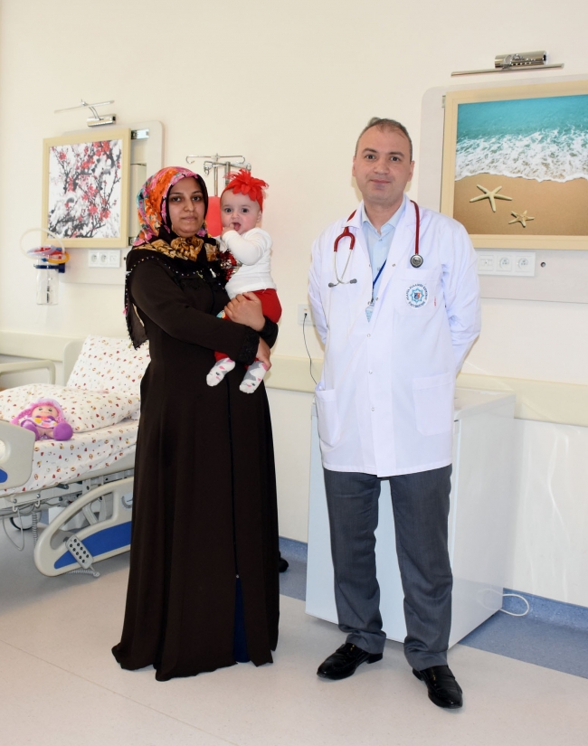 İkra bebek, dünyada sadece 10 kişide görülen bir hastalıkla mücadele ediyor